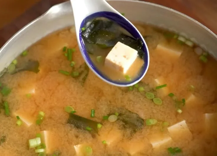 Bowl of easy gluten-free miso soup with tofu and seaweed