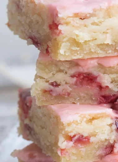 Fresh and tasty strawberry bars ready to enjoy