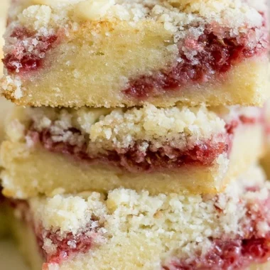 Homemade Raspberry Almond Crumb Bars with a crumbly almond topping and fresh raspberries.
